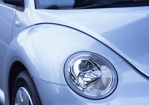 気になる車内の臭いは清掃で除去できます